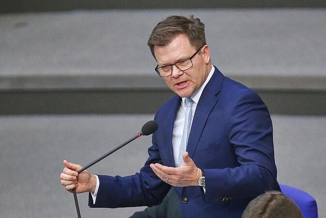Umweltminister drängt auf Unabhängigkeit von fossilen Energien