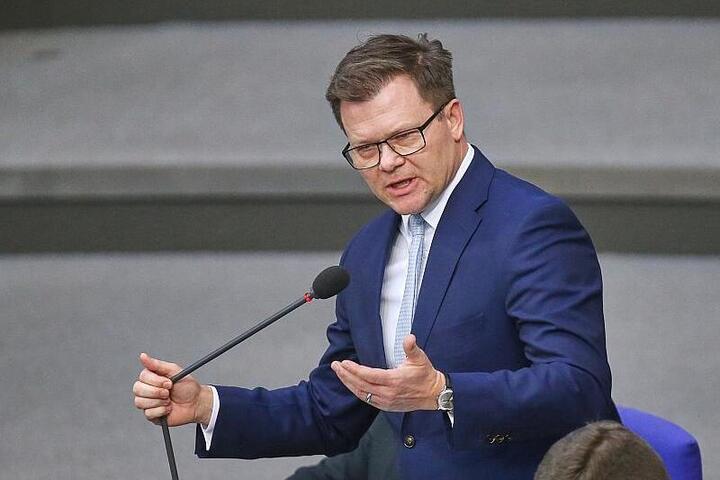 Umweltminister drängt auf Unabhängigkeit von fossilen Energien