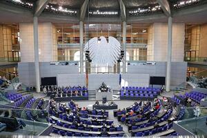 Bundestag stimmt für Aufnahme des Wolfs ins Jagdrecht