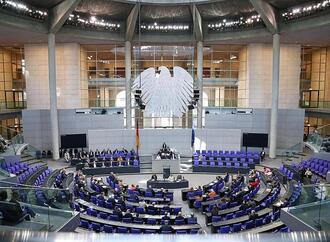 Bundestag stimmt für Aufnahme des Wolfs ins Jagdrecht