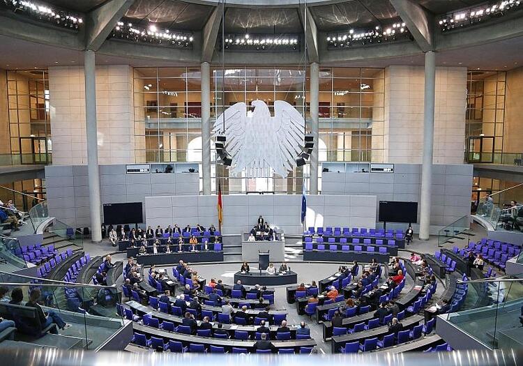 Bundestag stimmt für Aufnahme des Wolfs ins Jagdrecht