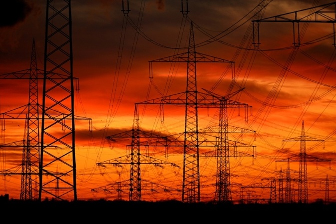 Produktion von grünem Strom 2025 konstant - deutlich mehr Strom aus Erdgas
