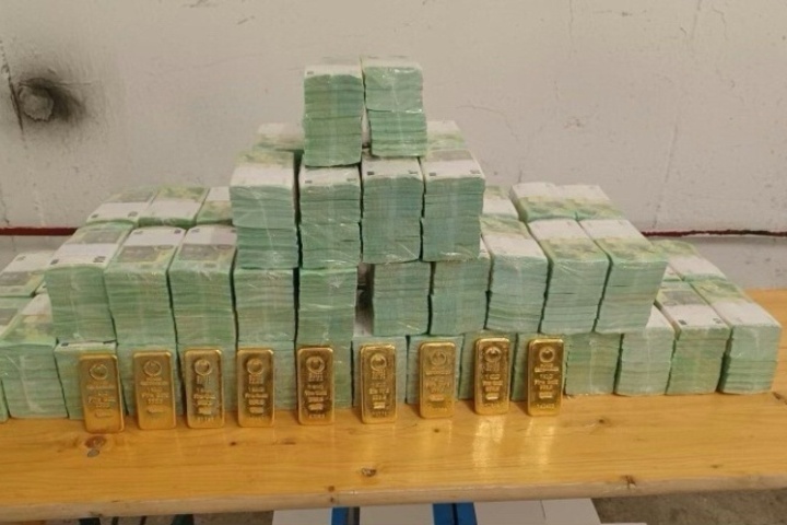 Streit um Öllieferungen: Ungarn behält Geld und Gold von freigelassenen Bankmitarbeitern ein