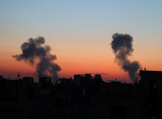 Israel fliegt ''groß angelegte'' Angriffe auf Teheran - Erneut Explosionen in Golfstaaten