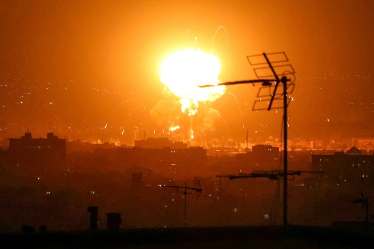 Iran wählt neuen Anführer und betont Kampfbereitschaft - Israel setzt Angriffe fort