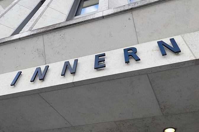 Ministerium: Ermittler erhielten Hunderte Hinweise zu Strom-Anschlag