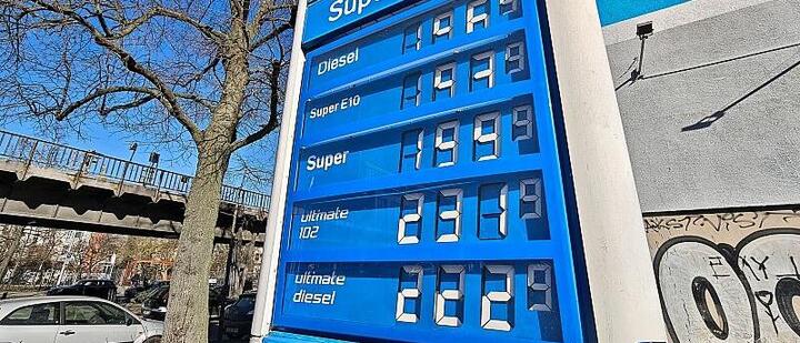 Bundesregierung will Preiserhöhungen an Tankstellen limitieren