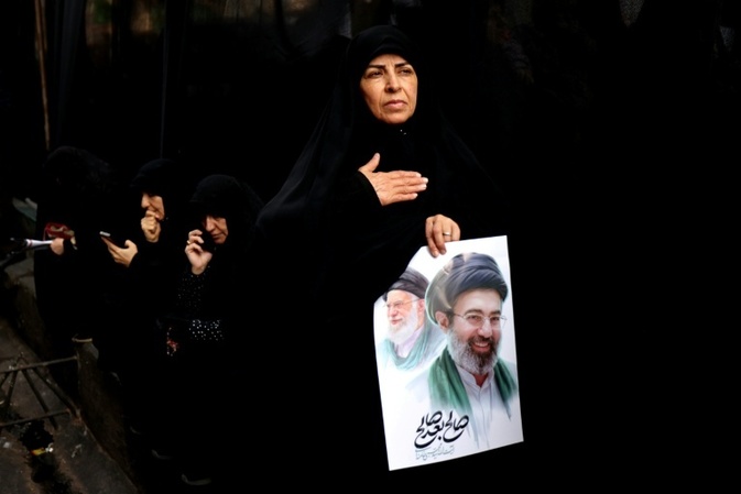 Irans neuer Anführer schwört in erster Botschaft ''Rache'' und will Straße von Hormus weiter blockiere