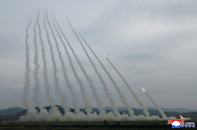 Staatsmedien: Kim beaufsichtigt Test von hochmodernem Mehrfachraketenwerfer