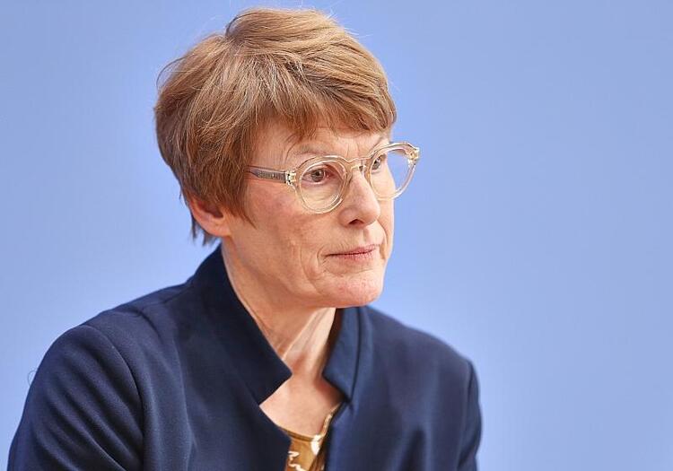 Wirtschaftsweise Grimm warnt vor Tankrabatt