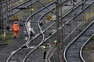 Mehrere Brandstiftungen an Bahnstrecke in Bayern - Staatsschutz ermittelt