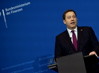 Klingbeil lässt Übergewinnsteuer für Mineralölkonzerne prüfen