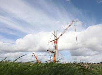 Umweltminister drängt auf weiteren Ausbau von Erneuerbaren