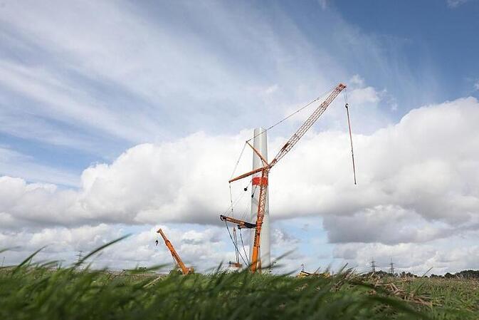 Umweltminister drängt auf weiteren Ausbau von Erneuerbaren