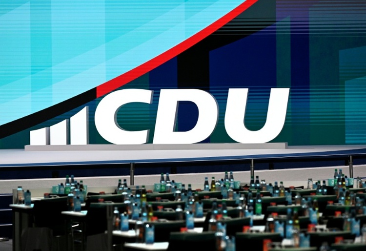 Sonntagstrend: Union setzt sich von AfD ab