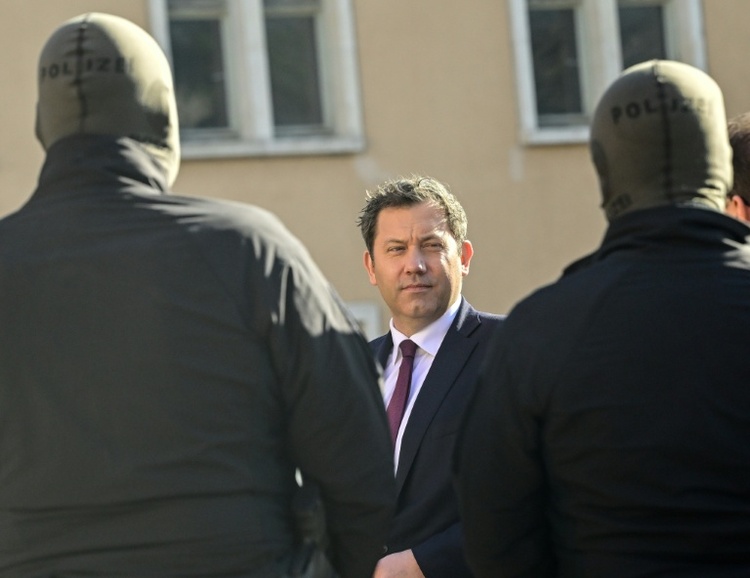 SPD-Spitze will sich Personaldebatte in Partei stellen - Parteilinke unzufrieden