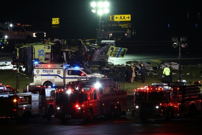Zwei Tote und dutzende Verletzte bei Flugzeugunglück in New York