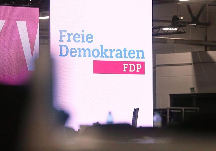 Strack-Zimmermann sucht Partner für FDP-Doppelspitze