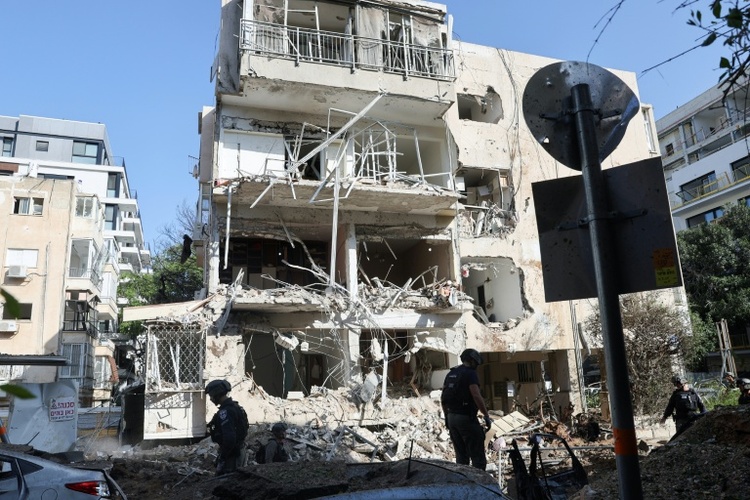 Sechs Verletzte bei iranischen Raketenangriffen auf Tel Aviv