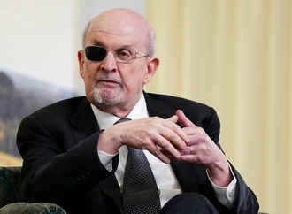 Schriftsteller Salman Rushdie nennt Trump ''korrupten Immobilienentwickler''