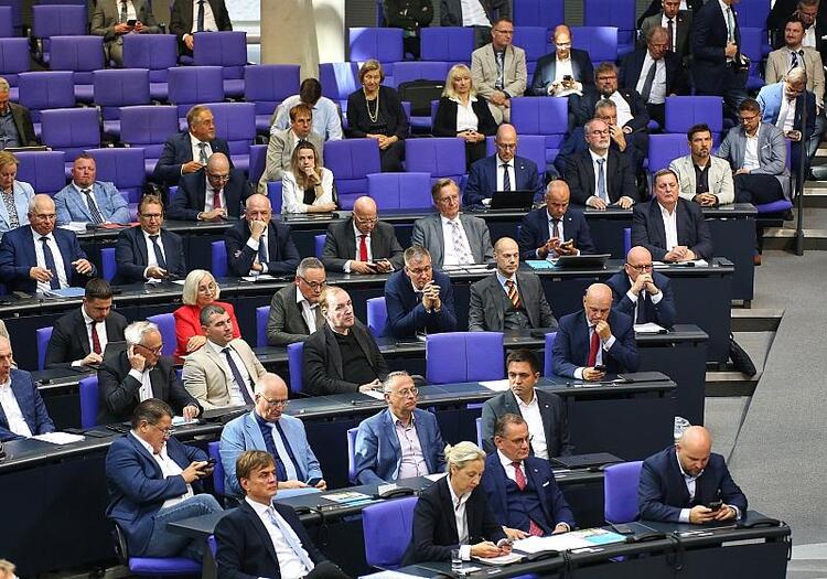Union und SPD sehen sich in Umgang mit AfD im Bundestag bestätigt