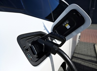 Bund fördert Bau von E-Autoladesäulen für Mehrparteienhäuser