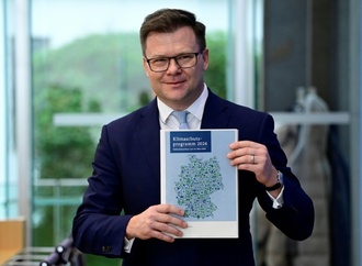 Acht Milliarden Euro mehr für Klimaschutz - Bundeskabinett verabschiedet Programm