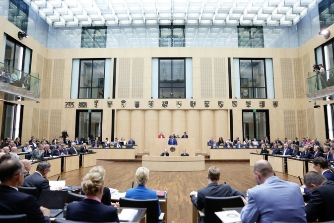 Tankstellen-Preisregel beschlossen - Koalition will weitere Entlastungen prüfen