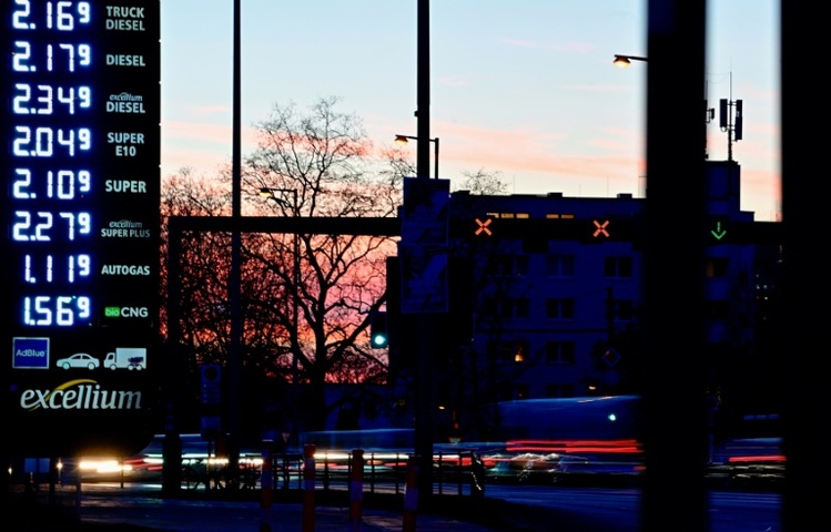 Tankstellen-Preisregel beschlossen - Koalition will weitere Entlastungen prüfen