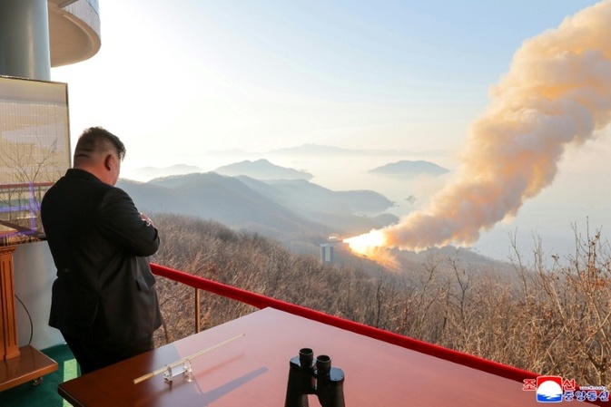 Nordkorea testet im Beisein von Machthaber Kim neuen Raketenantrieb