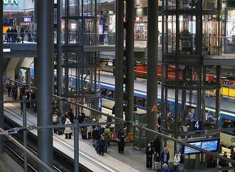 Viele Urlauber nehmen Ostern den Zug statt des Autos