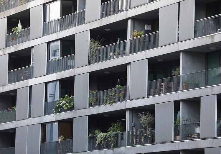 Studie: Unternehmen zögern bei Mitarbeiterwohnungen