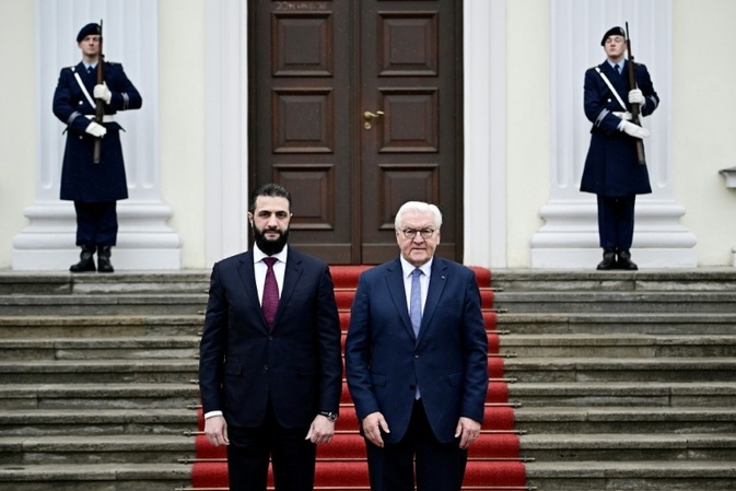 Syriens Übergangspräsident al-Scharaa von Steinmeier in Berlin empfangen