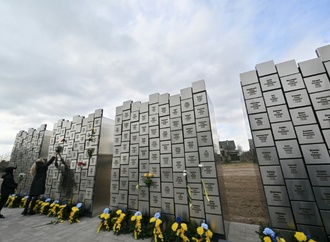 Vier Jahre nach Massaker in Butscha: EU-Außenminister zu Gedenken in Ukraine