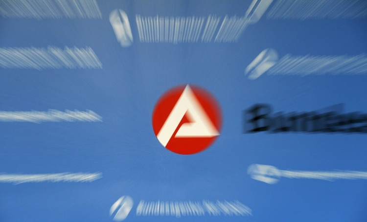 Zahl der Arbeitslosen bleibt im März über Drei-Millionen-Schwelle