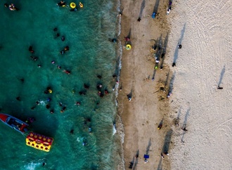 Urteil: Familie erhält Schadenersatz für bei Flug beschädigten Kinderwagen