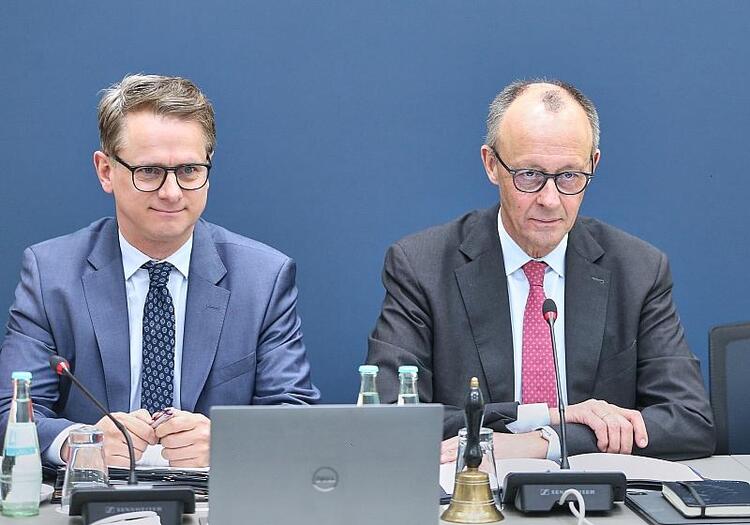 Forsa: Union weiter knapp vor AfD