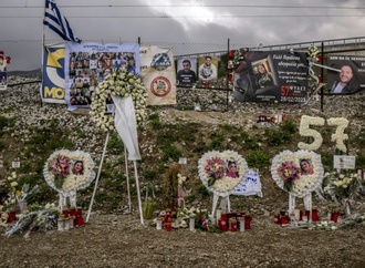 Nach Chaos vertagter Prozess zu Griechenlands schwerstem Zugunglück fortgesetzt
