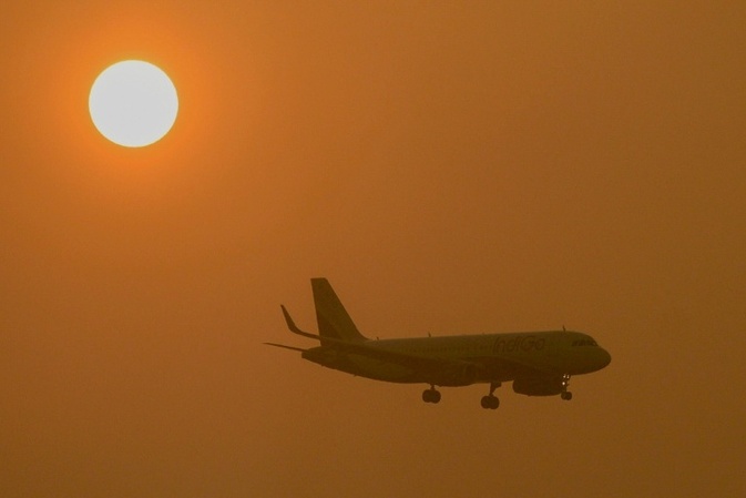 Flugbenzin in Indien stark verteuert - Dieselpreis in Kambodscha verdoppelt