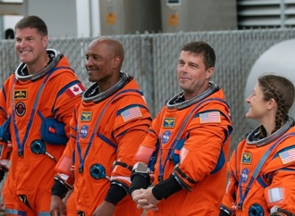 Artemis-Crew verlässt Erdumlaufbahn Richtung Mond