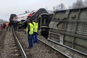 Mindestens 22 Verletzte nach Entgleisung von Personenzug in Russland