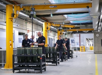 DIHK: Jeder sechste Industriebetrieb verdient durch Verteidigungsindustrie