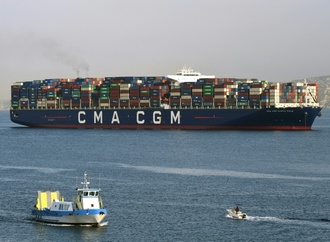 Containerschiff eines französischen Eigners durchquert Straße von Hormus