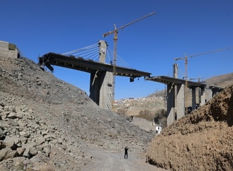 Zerstörung von Irans größter Brücke: Trump droht mit neuen Angriffen auf Infrastruktur