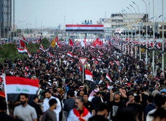 Zehntausende Menschen demonstrieren im Irak gegen den Iran-Krieg