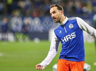 2. Liga: Schalke schlägt Karlsruhe und bleibt Tabellenführer