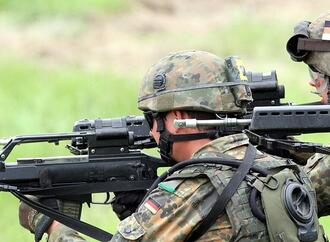 Ausreisen: Kriegsdienstgegner sehen Vorbereitung für Wehrpflicht