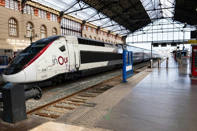 TGV kollidiert mit Lastwagen in Frankreich - Lokführer getötet