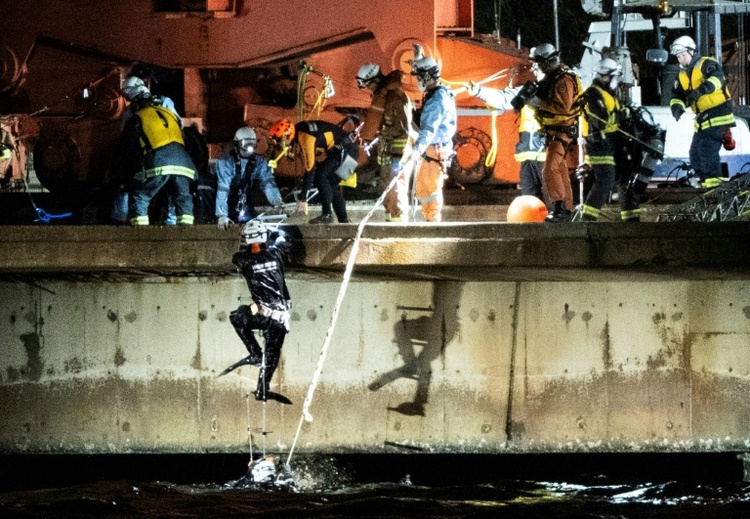Riesiges Baugerüst stürzt ein - Vier Verletzte und ein Vermisster in Japan