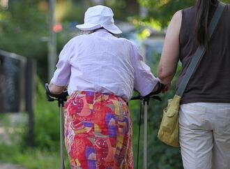 Spritpreise: Verbände fürchten Folgen für ambulante Pflege